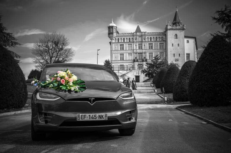 Mariage en Tesla Model X grise